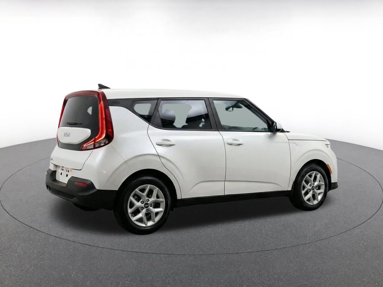 Used 2025 Kia Soul LX w/ LX Technology Package FWD image 8