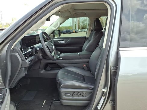 Used 2025 INFINITI QX80 Sensory AWD/4WD image 4