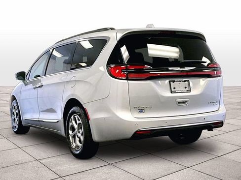 Used 2022 Chrysler Pacifica Limited AWD/4WD image 10