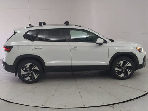 New 2025 Volkswagen Taos SE AWD/4WD image 7