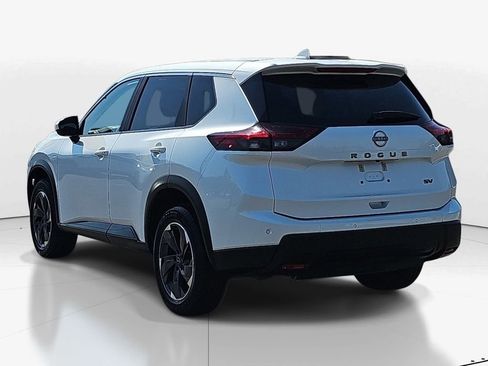 Used 2024 Nissan Rogue SV FWD image 8
