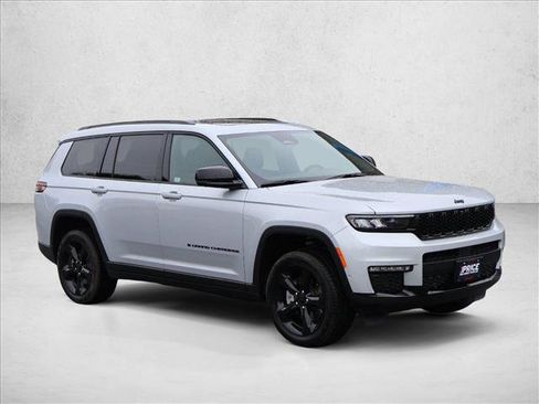 Used 2025 Jeep Grand Cherokee L Limited w/ Luxury Tech Group II AWD/4WD image 3