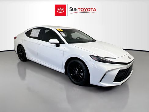 Used 2025 Toyota Camry LE image 1