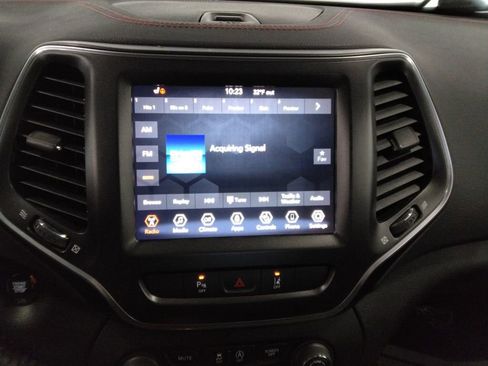 Used 2021 Jeep Cherokee Trailhawk image 24