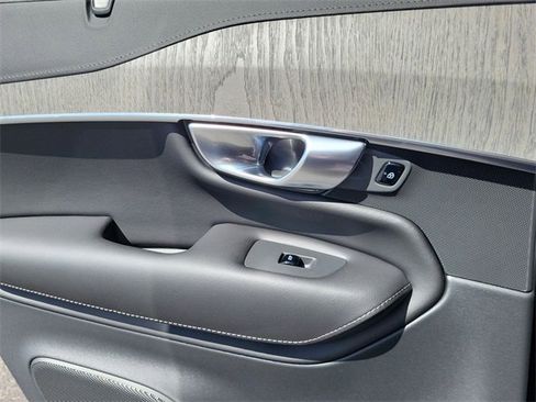 Certified 2025 Volvo XC90 B6 Ultra w/ Lounge Package image 15
