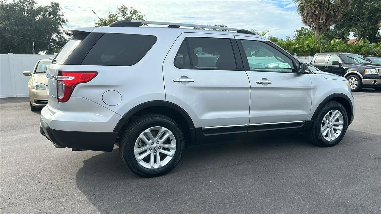 Used 2014 Ford Explorer XLT w/ Equipment Group 202A AWD/4WD image 9
