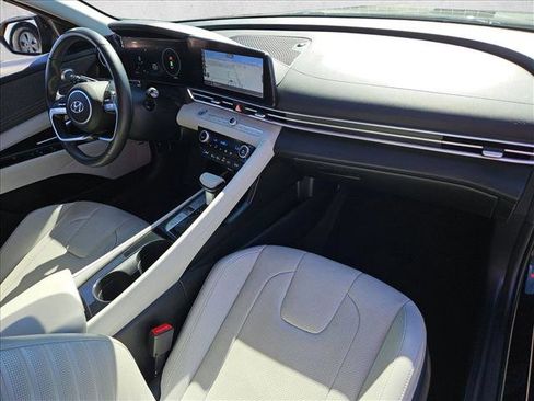 Used 2021 Hyundai Elantra Limited image 19