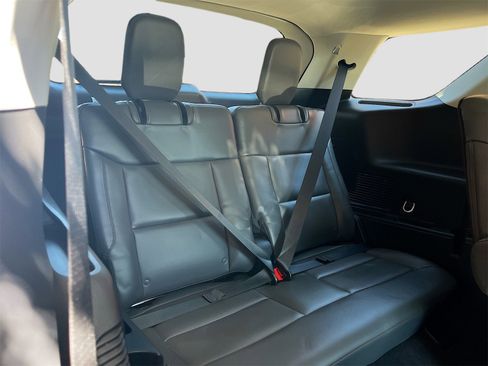 Used 2025 Ford Explorer Active w/ Active Comfort Package image 28