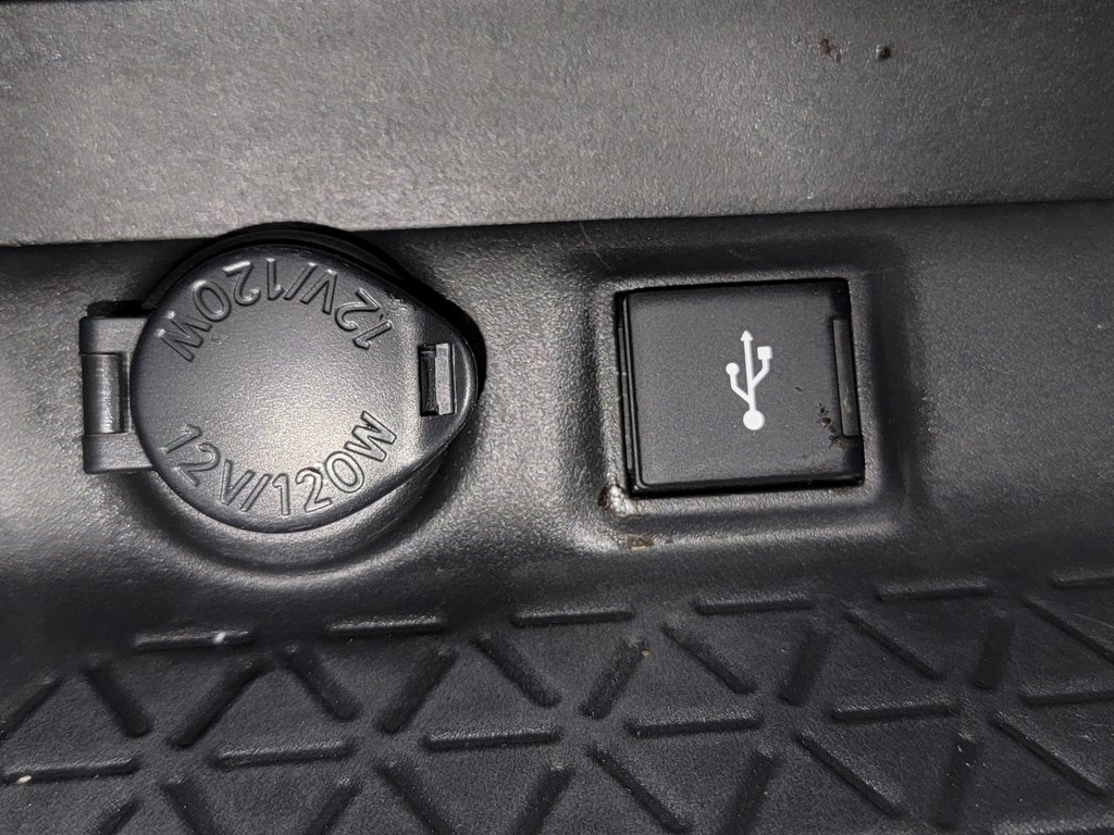 Used 2020 Toyota RAV4 LE w/ All Weather Liner Package AWD/4WD image 23