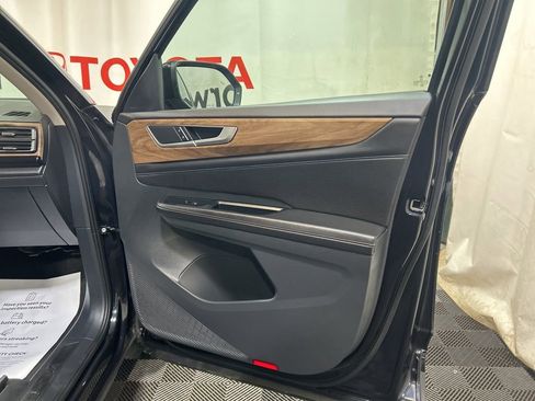 Used 2025 Volkswagen Atlas SE AWD/4WD image 9