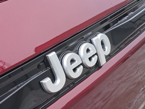 New 2026 Jeep Grand Cherokee Laredo RWD image 7
