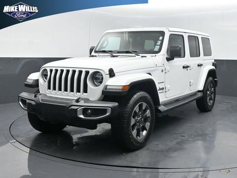 Used 2018 Jeep Wrangler Unlimited Sahara image 3