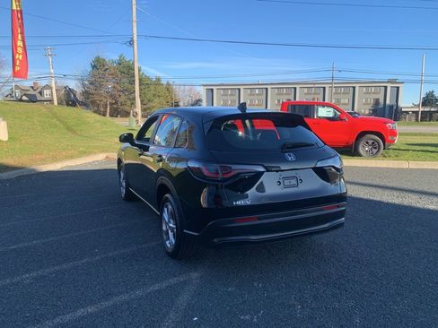 Used 2023 Honda HR-V LX image 4