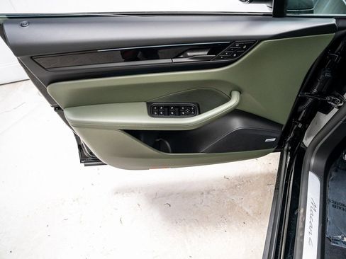 New 2026 Porsche Macan 4 Electric image 24