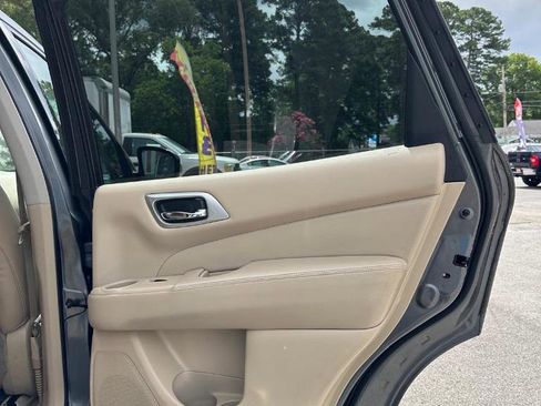 Used 2015 Nissan Pathfinder Platinum w/ Family Entertainment Package image 12