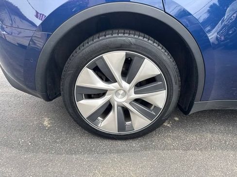 Used 2021 Tesla Model Y Long Range AWD/4WD image 18