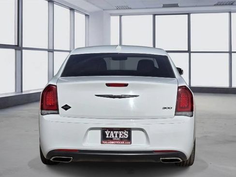 Used 2021 Chrysler 300 Touring w/ Sport Appearance Package RWD image 6
