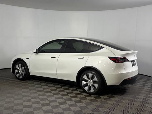 Used 2024 Tesla Model Y Long Range image 9
