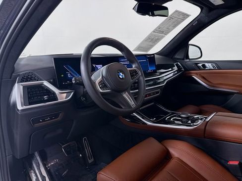 Used 2024 BMW X7 xDrive40i w/ M Sport Package AWD/4WD image 9