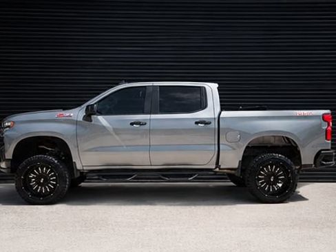 Used 2021 Chevrolet Silverado 1500 LT Trail Boss w/ Convenience Package II AWD/4WD image 2