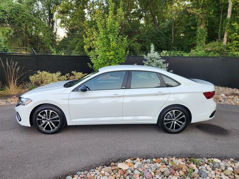 Certified 2024 Volkswagen Jetta Sport image 2