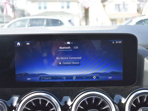 Used 2025 Mercedes-Benz GLA 250 image 18