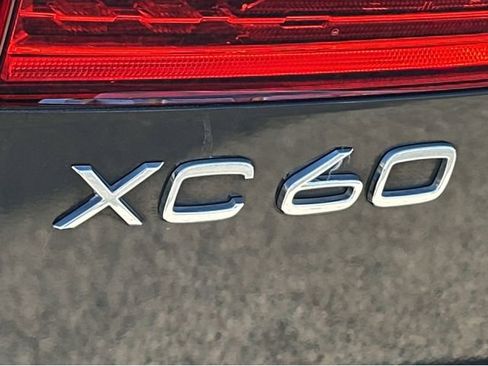 Used 2020 Volvo XC60 T5 Momentum w/ Protection Package Premier FWD image 15