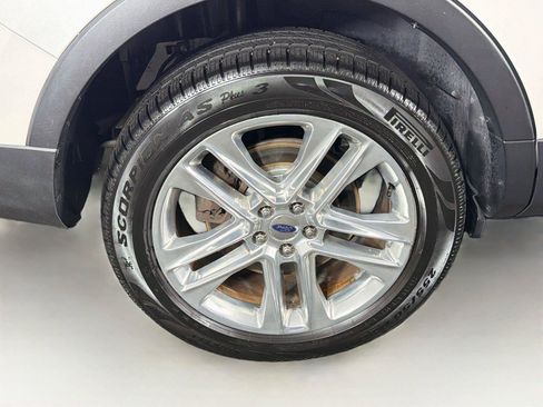 Used 2017 Ford Explorer XLT w/ Equipment Group 202A AWD/4WD image 35