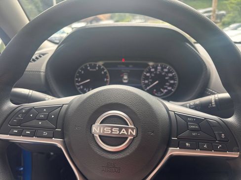 Used 2025 Nissan Sentra SV FWD image 21