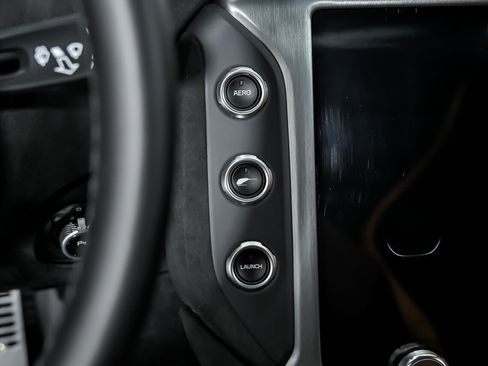 Used 2024 McLaren 750S Spider RWD image 32