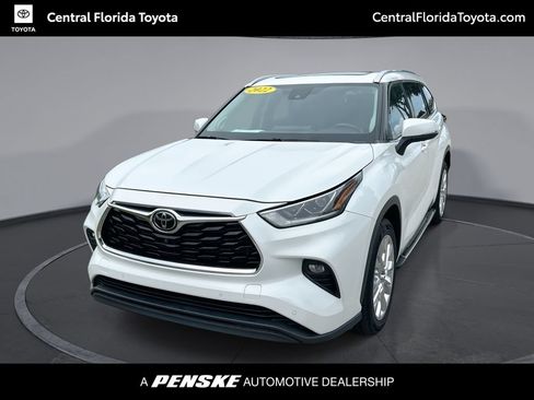 Used 2022 Toyota Highlander Limited FWD image 1