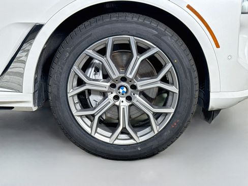 Used 2023 BMW X7 xDrive40i w/ Parking Assistance Package AWD/4WD image 32