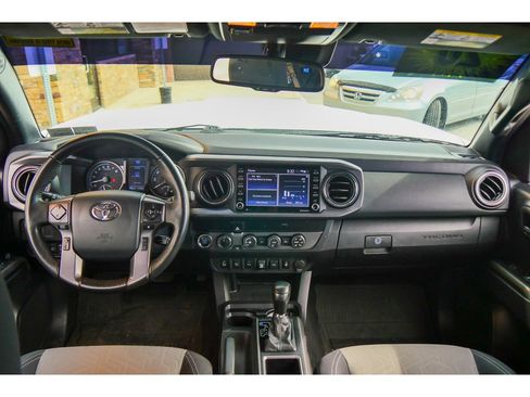 Used 2020 Toyota Tacoma TRD Sport w/ Technology Package image 12