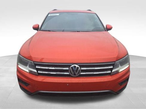 Used 2019 Volkswagen Tiguan SE image 2