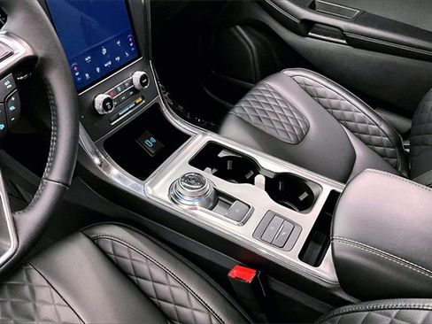 Used 2024 Ford Edge Titanium image 14