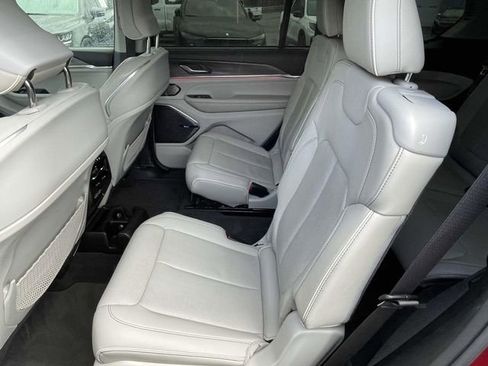 Used 2022 Jeep Grand Cherokee L Overland w/ Luxury Tech Group IV image 11