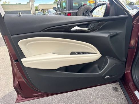 Used 2019 Buick Regal Avenir w/ Driver Confidence Package II FWD image 10