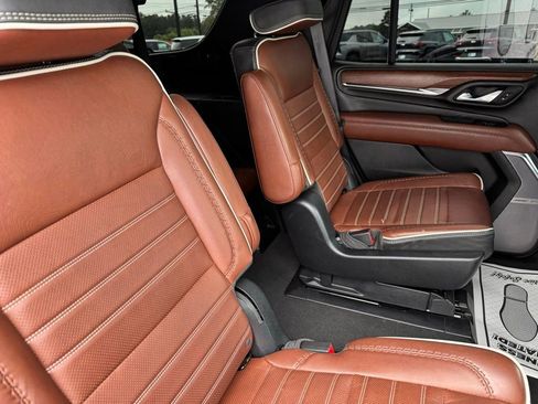 Used 2023 GMC Yukon Denali Ultimate w/ LPO, Floor Liner Package AWD/4WD image 11
