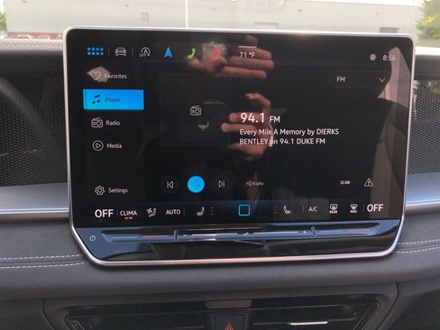 New 2025 Volkswagen Tiguan SE AWD/4WD image 24