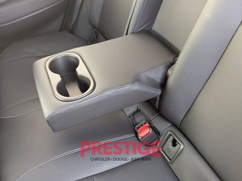 Used 2023 Toyota Corolla Cross XLE image 27