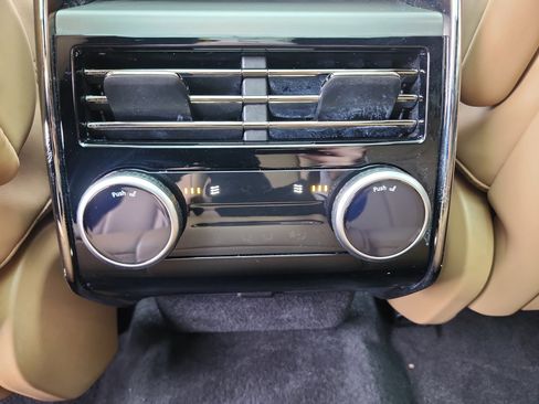 Used 2025 Land Rover Range Rover Sport SE image 27