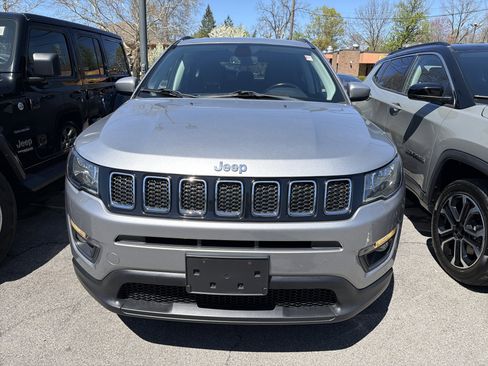 Used 2018 Jeep Compass Latitude w/ Popular Equipment Group AWD/4WD image 3