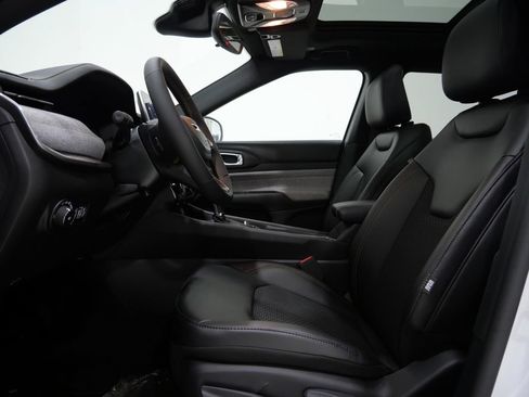 New 2026 Jeep Compass Latitude AWD/4WD image 12