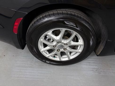 Used 2023 Chrysler Pacifica Touring-L FWD image 10