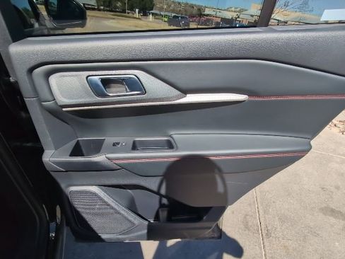 Used 2025 Ford Explorer ST-Line w/ ST-Line Street Pack AWD/4WD image 28