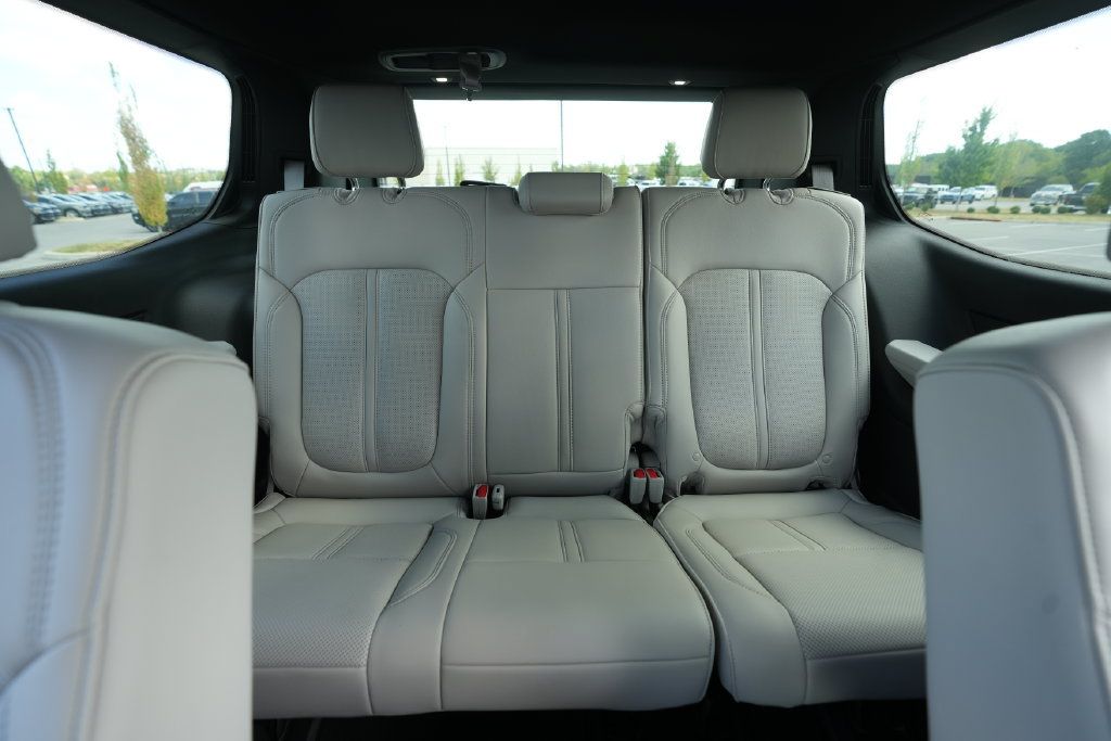 Used 2026 Jeep Grand Wagoneer 2WD w/ Premium Group I image 28