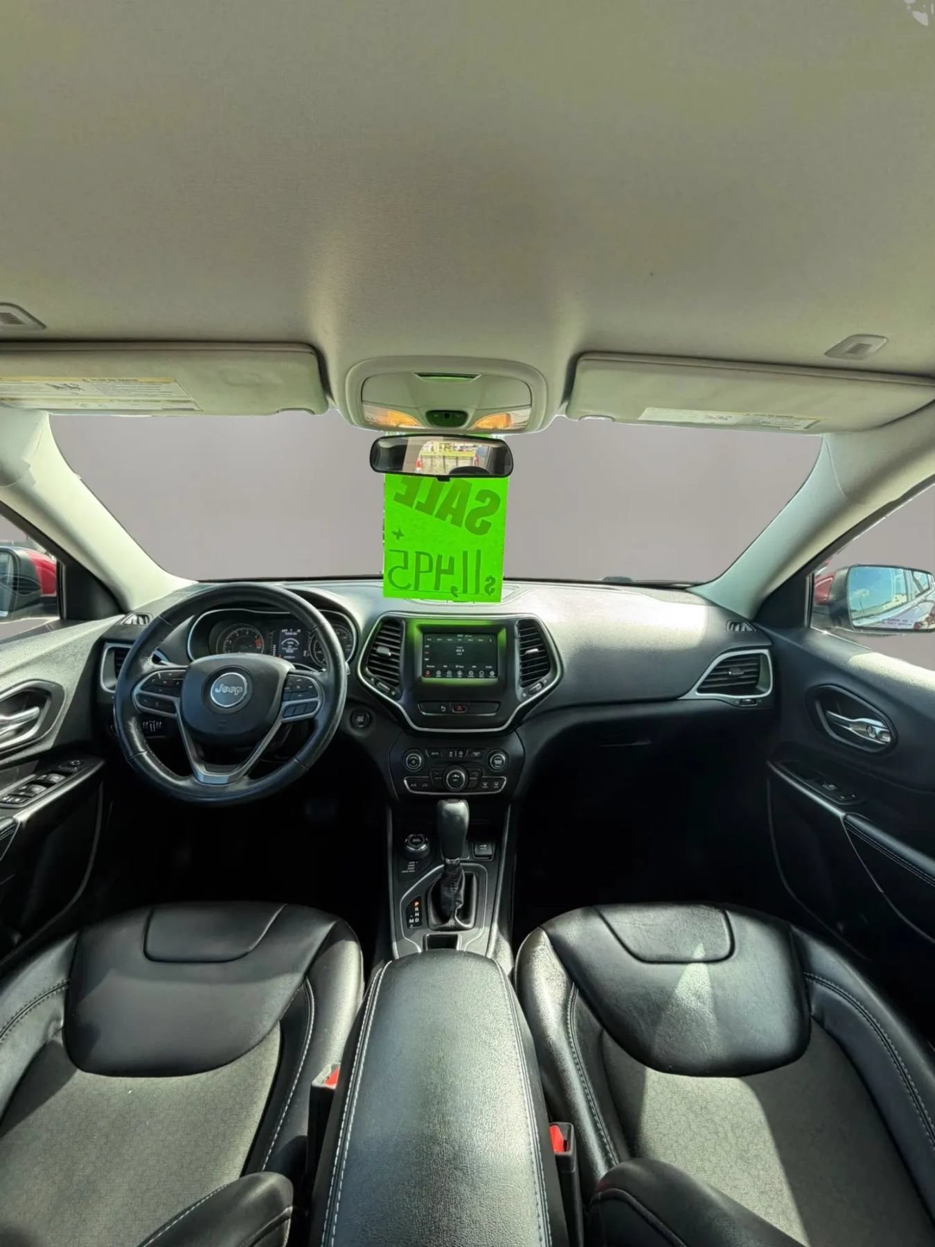 Used 2019 Jeep Cherokee Latitude Plus w/ Cold Weather Group AWD/4WD image 12