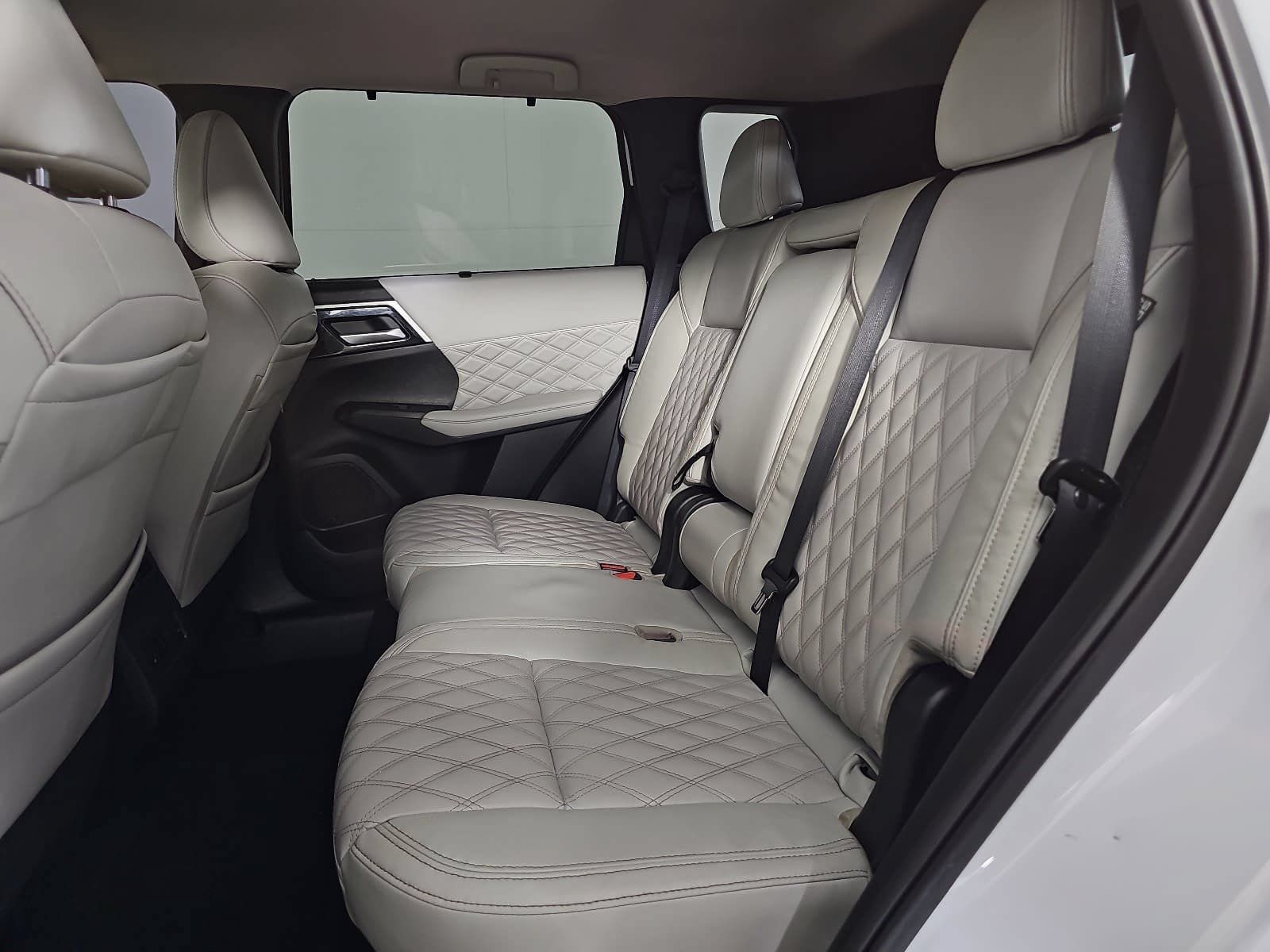 Used 2024 Mitsubishi Outlander SEL FWD image 13