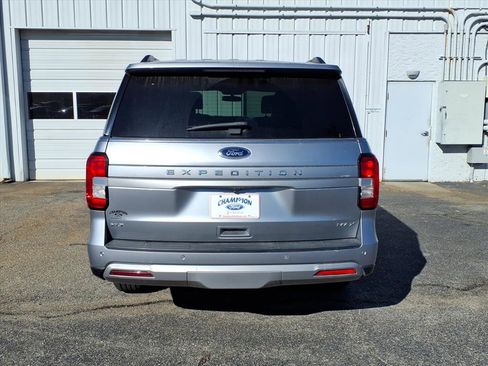 Used 2024 Ford Expedition Max XLT image 4