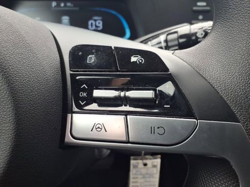 Used 2025 Hyundai Elantra SE image 20